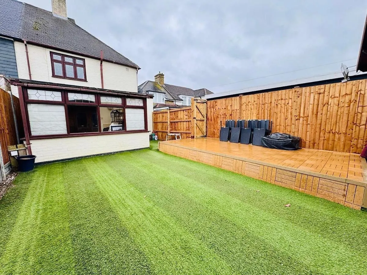 4-Bed Oasis Quiet Culde Sac Appartement Erith