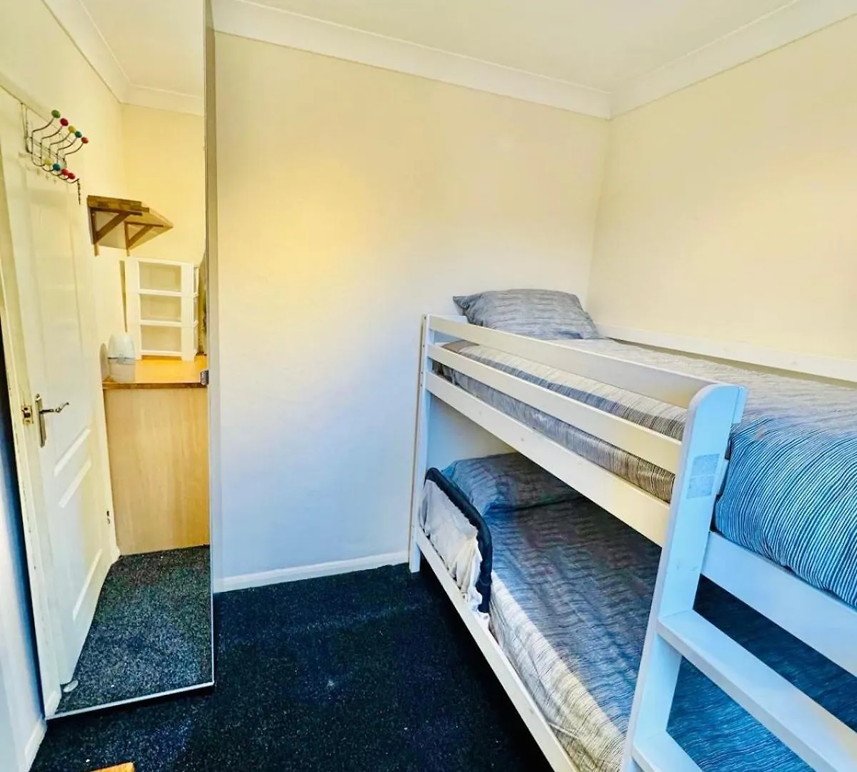 4-Bed Oasis Quiet Culde Sac Appartement Erith