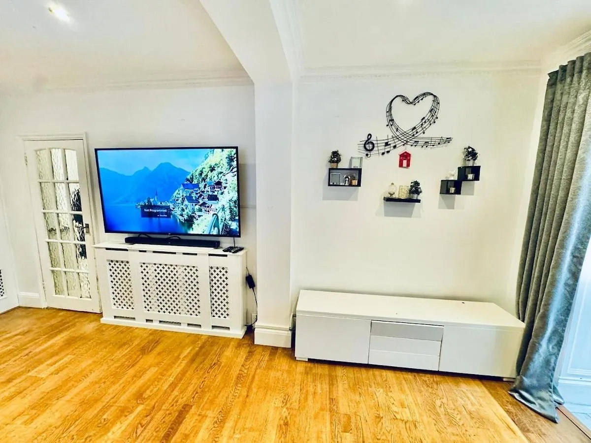 4-Bed Oasis Quiet Culde Sac Appartement Erith