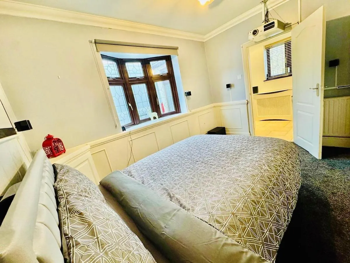 4-Bed Oasis Quiet Culde Sac Appartement Erith