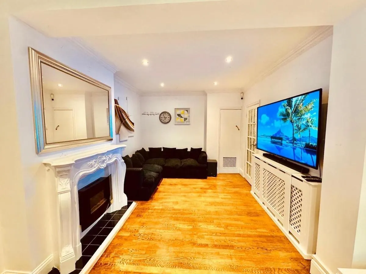 4-Bed Oasis Quiet Culde Sac Appartement Erith
